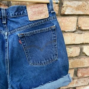 LEVI high waisted shorts